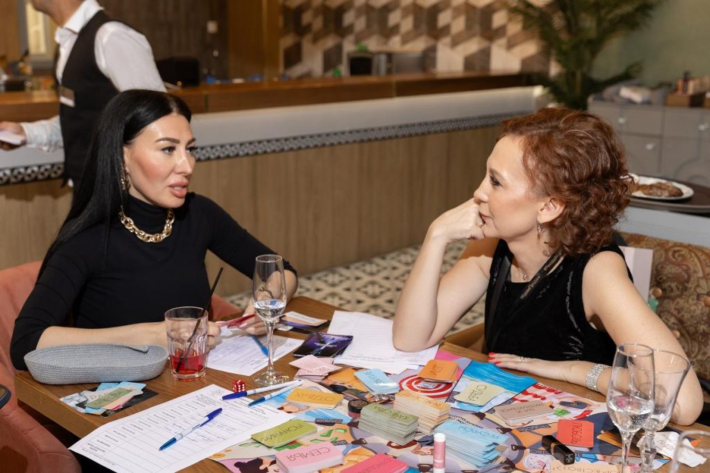 Трансформационная игра «12:ПРИНЯТИЕ»: Как за 2 часа найти ответы, которые вы искали годами (Честный разбор)