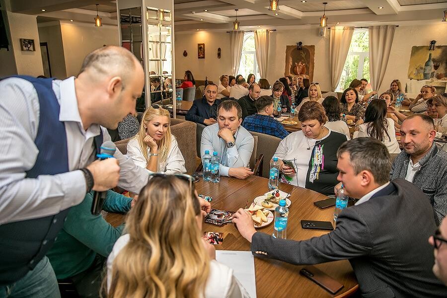 Обучение продажам в Екатеринбурге: как бизнес-игры «Кураж продаж» увеличивают конверсию на 12–20%